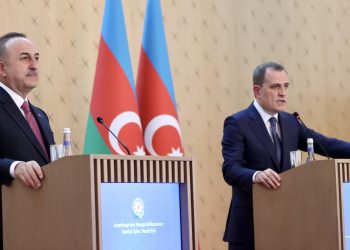 Azerbaycan deprem bölgesine konut inşası için devrede