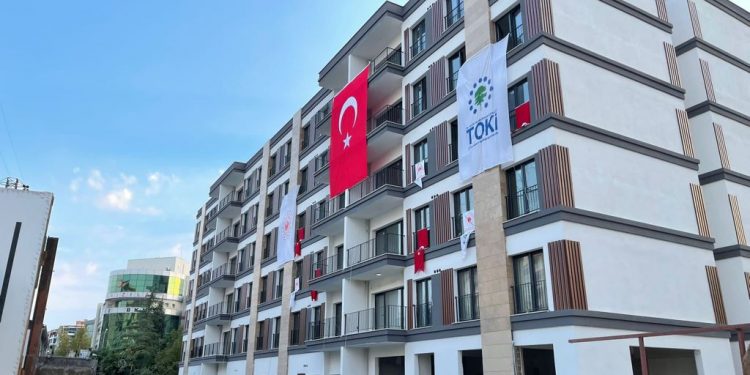 İzmir’deki depremzedeler için inşa edilen 4 bin 602 konut tamamlandı