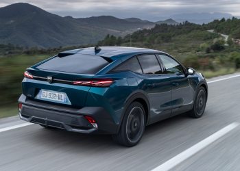 Peugeot 408 Türkiye’de boy göstermeye başladı