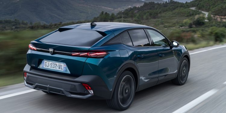 Peugeot 408 Türkiye’de boy göstermeye başladı