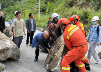 Dünyadaki depremler ekonomileri de sarstı