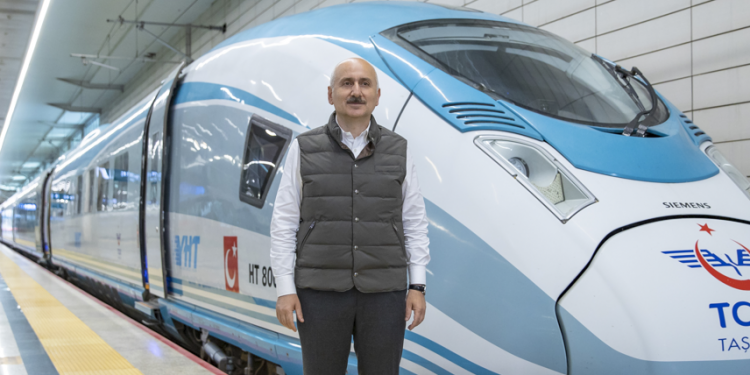 Milleti sevmek demek ona hizmet etmek demek