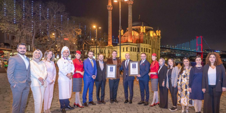 Günlük uçuş ve yolcu rekoru ile ödüllere uzanan rota