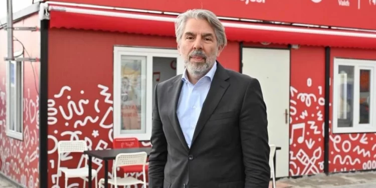 Depremzede çocuklara teknolojik destek sundu