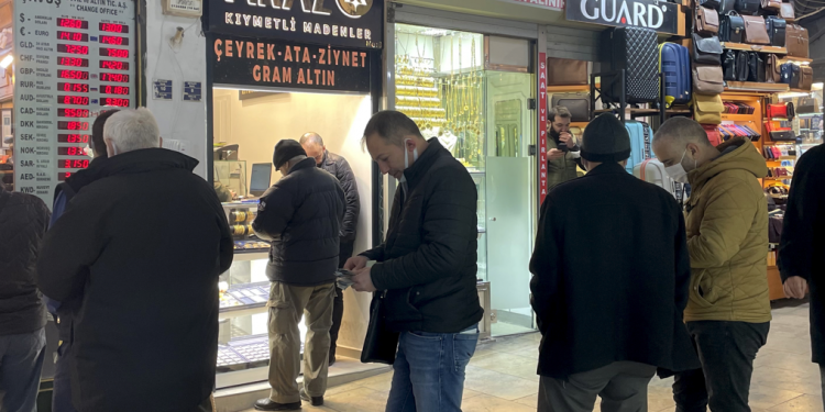 Seçim sonrası beklentiler arttı vatandaş piyasaları takipte