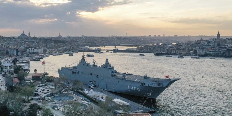 TCG Anadolu’ya halkın ilgisi eksilmiyor