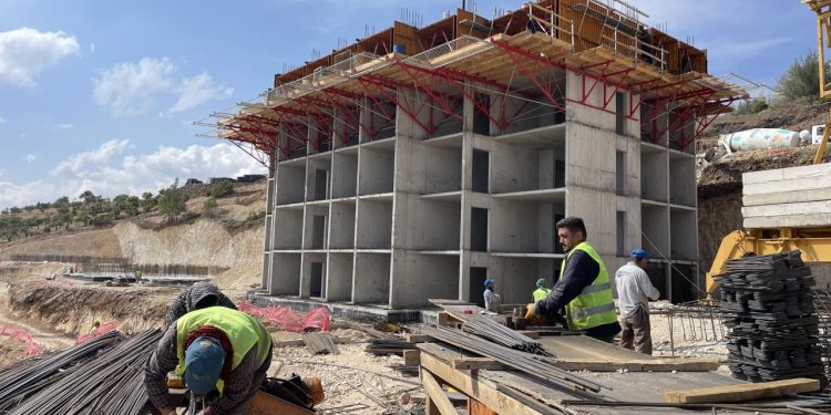 Kalıcı konutlarda inşa süreci hızlandı