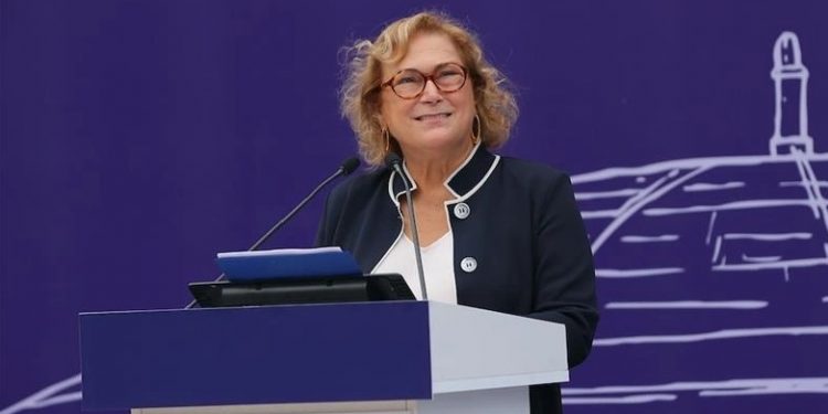 Güler Sabancı, mezunlara yapay zeka ile seslendi