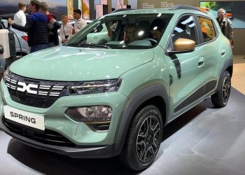 Yeni Dacia Spring Türkiye vitrininde