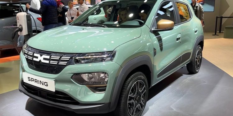 Yeni Dacia Spring Türkiye vitrininde