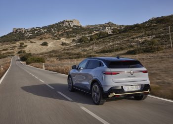 Yeni Megane e-tech yüzde 100 elektrikli ön siparişe çıkıyor