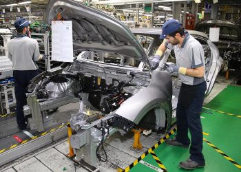 Sakarya otomobil üretiminde ilk yarı gazını artırdı