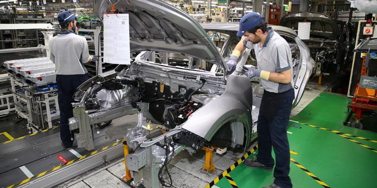 Sakarya otomobil üretiminde ilk yarı gazını artırdı