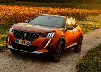 Yeni Peugeot 2008 üç farklı motor seçeneğiyle yollarda