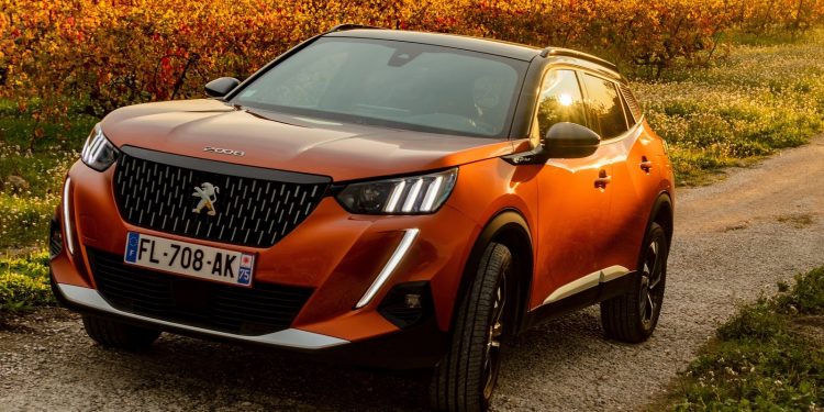 Yeni Peugeot 2008 üç farklı motor seçeneğiyle yollarda