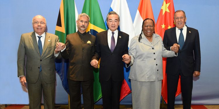 Putin’den BRICS için ortak para mesajı