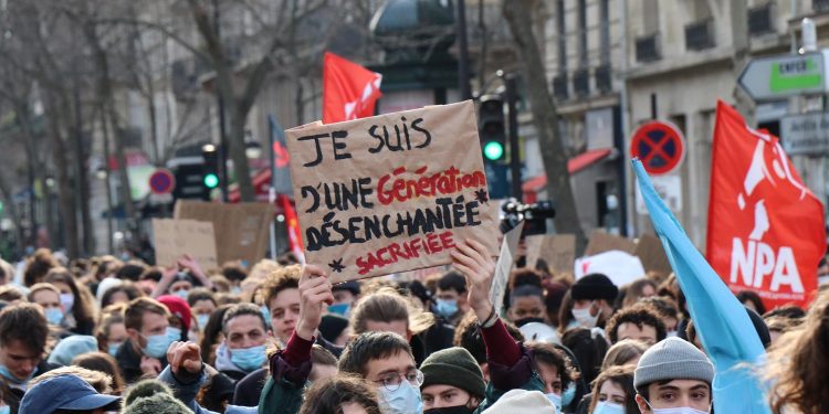 Fransız öğrenciler barınma koşullarından şikayetçi