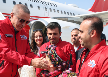 Gençlere bilgisayar ve telefon desteği