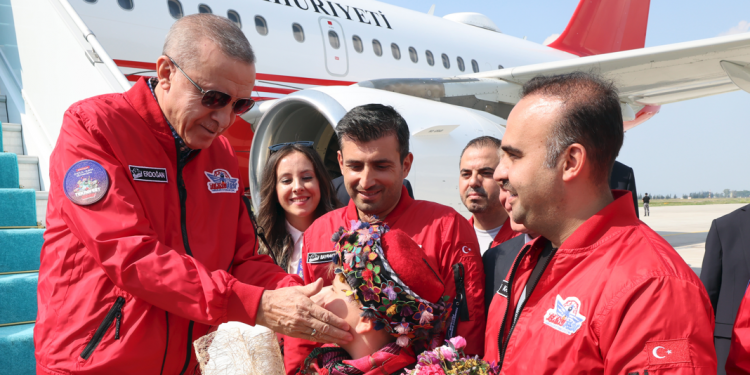 Gençlere bilgisayar ve telefon desteği