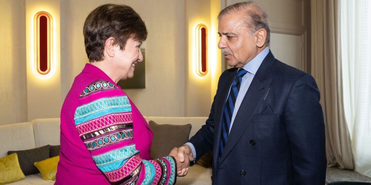 Yoksulları korumak için zenginlerden fazla vergi alın