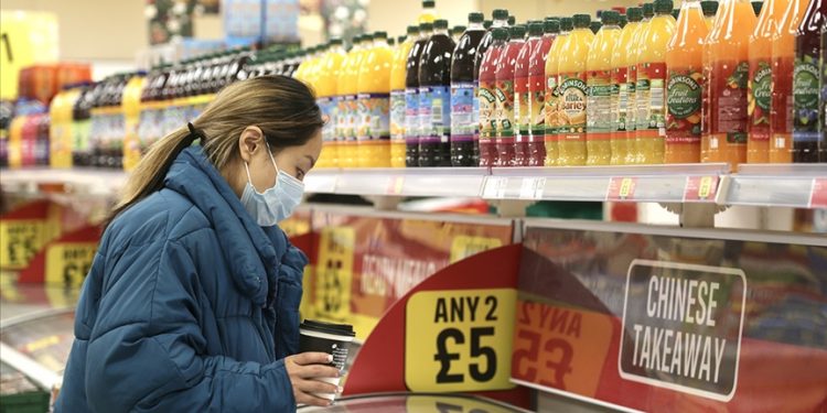 İngiliz ekonomisi durgunluğun kıskacında