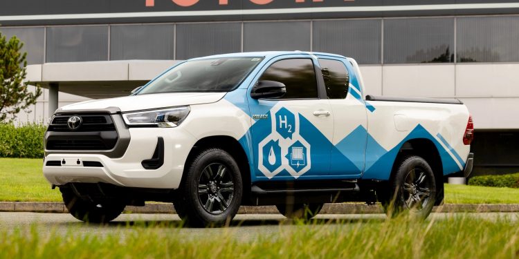 Toyota’dan hidrojen yakıt hücreli Hilux prototip