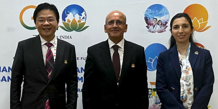 Türk lirası uluslararası itibarını artırıyor