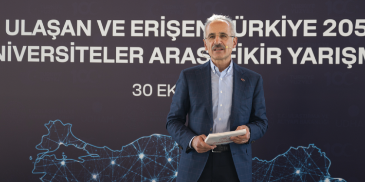 Doğuya da batıya da hizmet götürmeye devam ediyoruz