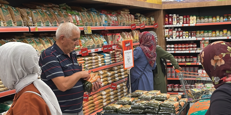 İndirime kulak verdiler vatandaşı sevindirdiler