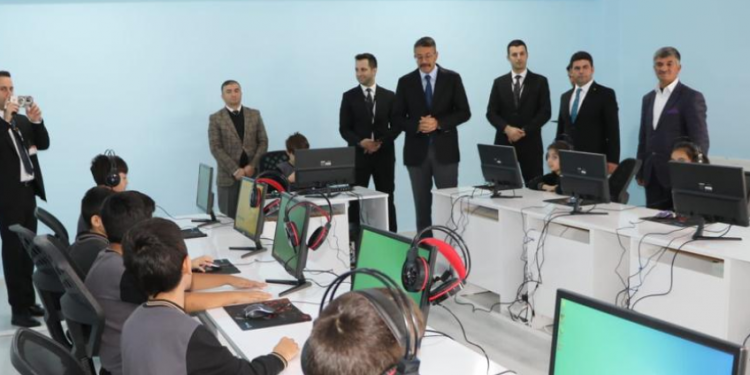 THY, Hakkarili öğrenciler için bilişim sınıfı kurdu