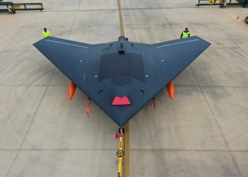 ANKA-3 buluşmaya hazır KAAN uçuş için montajda