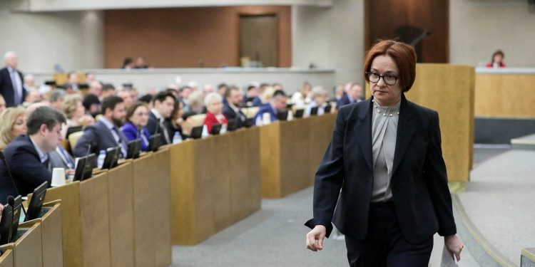 Rusya’da sıkı para politikasına devam