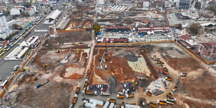 Deprem bölgesinde konut ve iş yeri çalışması tam gaz