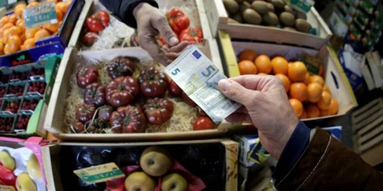 Avro Bölgesi gerileyen enflasyona umut bağladı