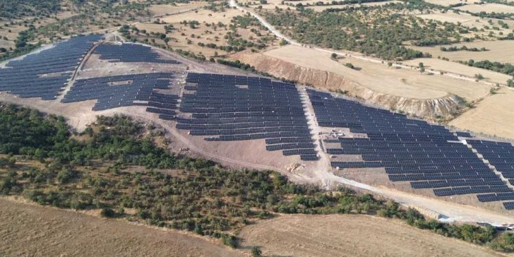 BİM arazi üzeri GES projesini devreye aldı