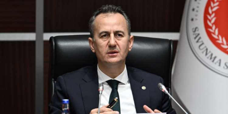 Savunma sanayisi bayrağı üst seviyelere çıkarıyor