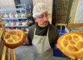 Ramazan pidesi 15 lira  ekmek fiyatı ise sabit