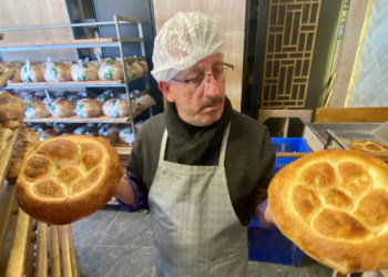 Ramazan pidesi 15 lira  ekmek fiyatı ise sabit