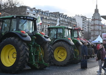 Avrupa, çiftçilerin kuşatması altında