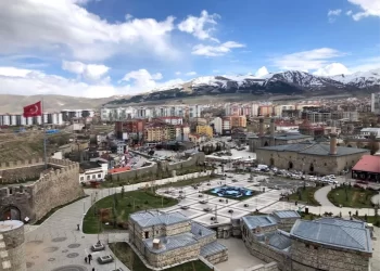 Dönüşüm devam etse de  riskli binalara dikkat!