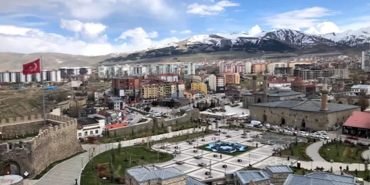 Dönüşüm devam etse de riskli binalara dikkat!