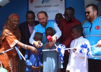 Türkiye Diyanet Vakfı, Kenya’da su kuyusu açtı, gıda dağıttı