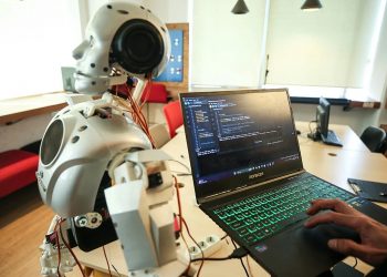 Türk robot “Cuma”da yapay zeka çalışmaları sürüyor