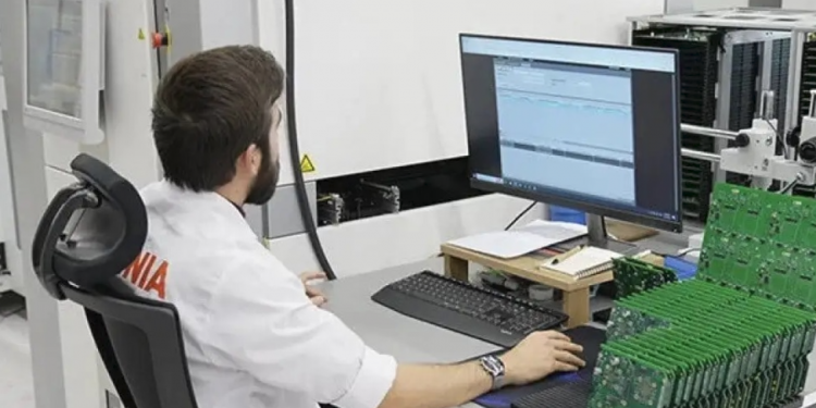 Milli uyduların elektronik   kartlarının üretildiği tesis büyüyor