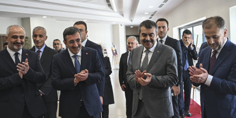 Cari açığın düştüğü,  rezervlerin arttığı dönemdeyiz
