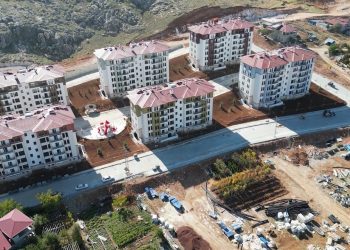 Deprem bölgesi sağlam  temel üzerinde yükseliyor