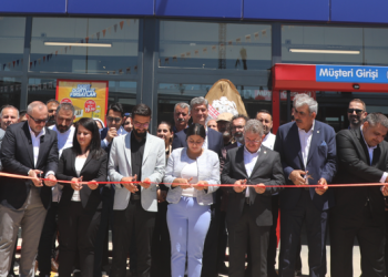 Bizim Toptan mağaza  atılımını sürdürüyor