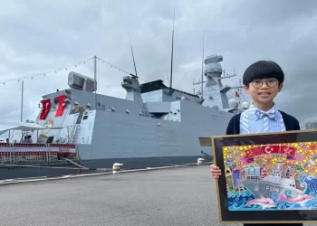 TCG Kınalıada uluslararası sularda yüzmeye devam ediyor