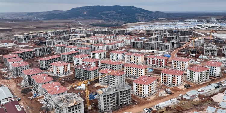 Adıyaman’da depremzede konut inşaatı tam gaz sürüyor