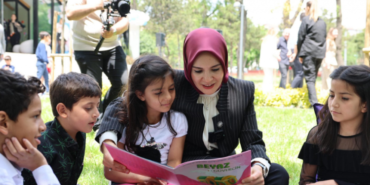 Sosyal medyaya çekidüzen sosyal desteğe özgüven